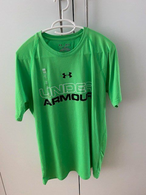 Under Armour T-shirt: T-Shirt Under Armour Herren Grösse S – Nuovo (secondo la descrizione) da Meggen venduto da Mmvmmmvm
