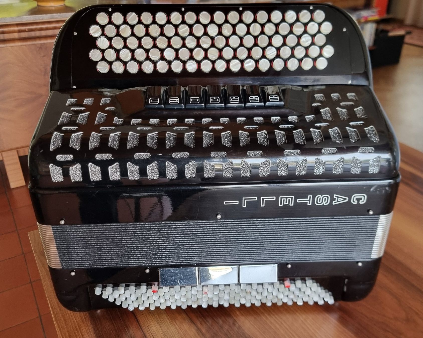 Strumenti musicali: Knopf-Akkordeon – Usato da Langendorf venduto da Schnezu