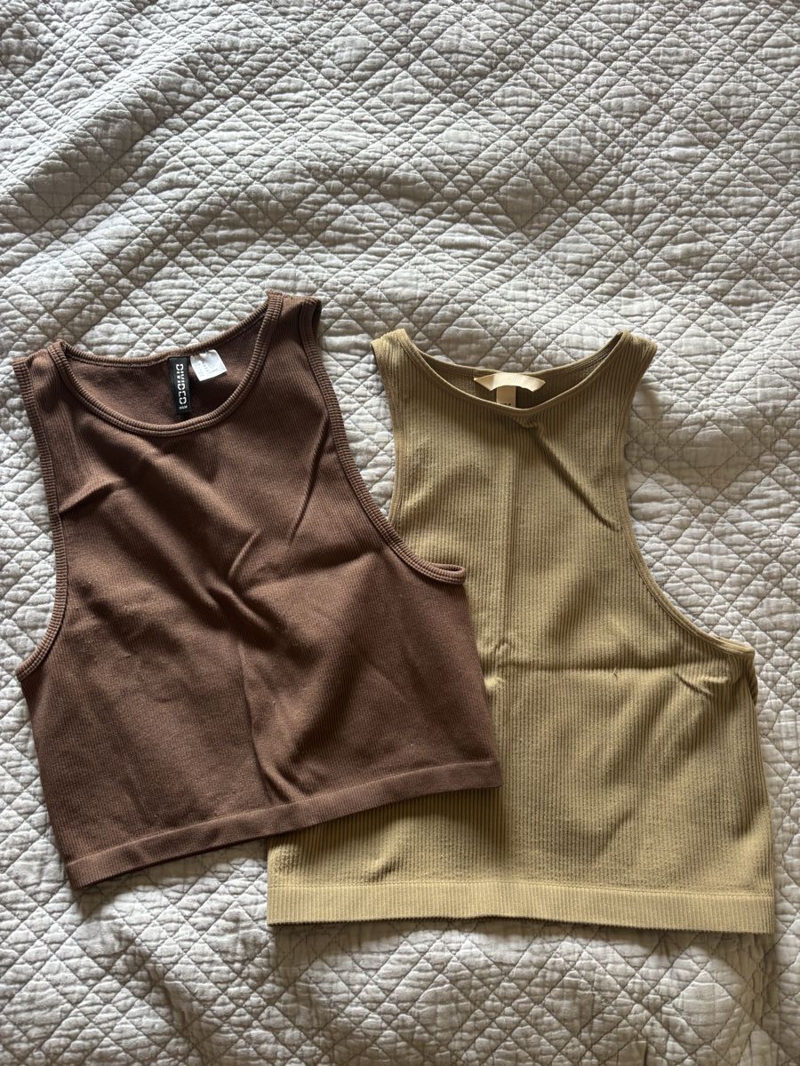 H&M Kleiderpakete: Lot de 2 débardeurs Beige/Brun – Gebraucht aus Lausanne von shabnam.t
