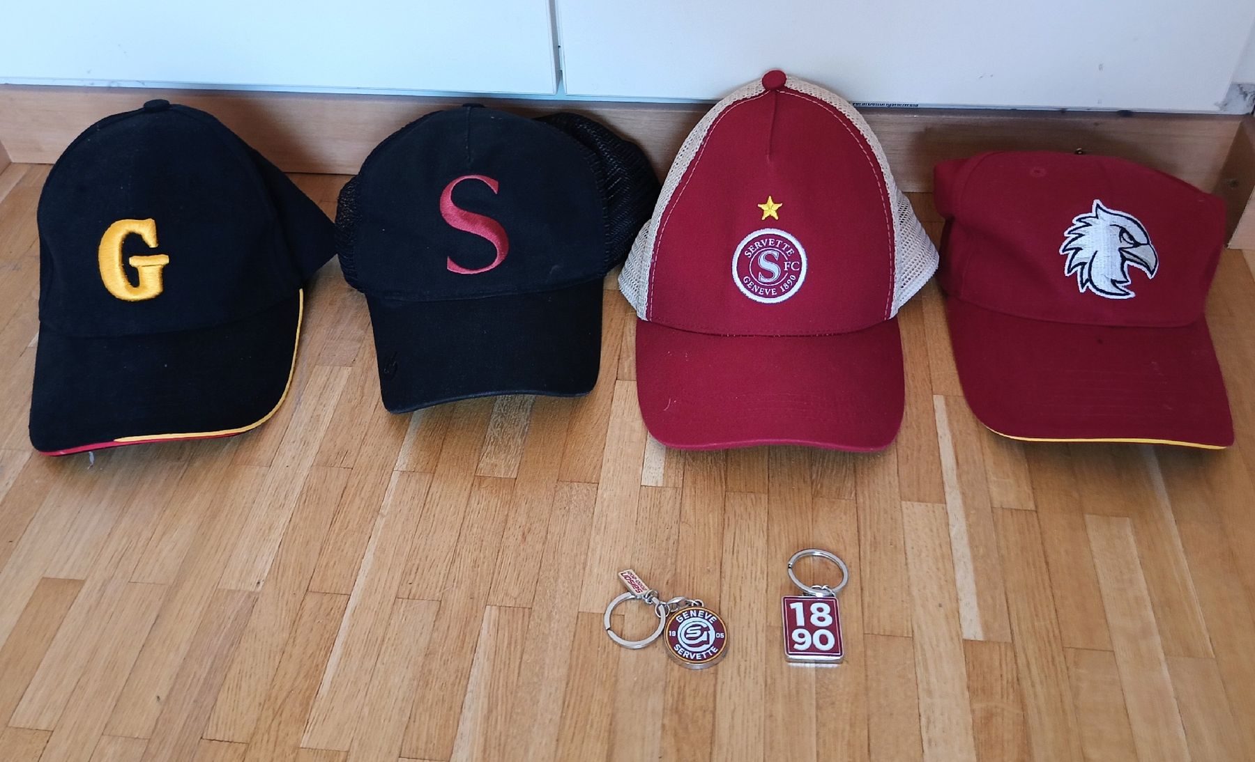 Chapeaux, bonnets & casquettes: Genève Servette – D'occasion à VERNIER par _Swiss_
