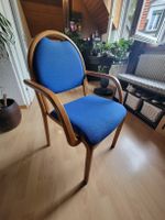 Blauer Vintage Polsterstuhl Echtholz mit Armlehnen
