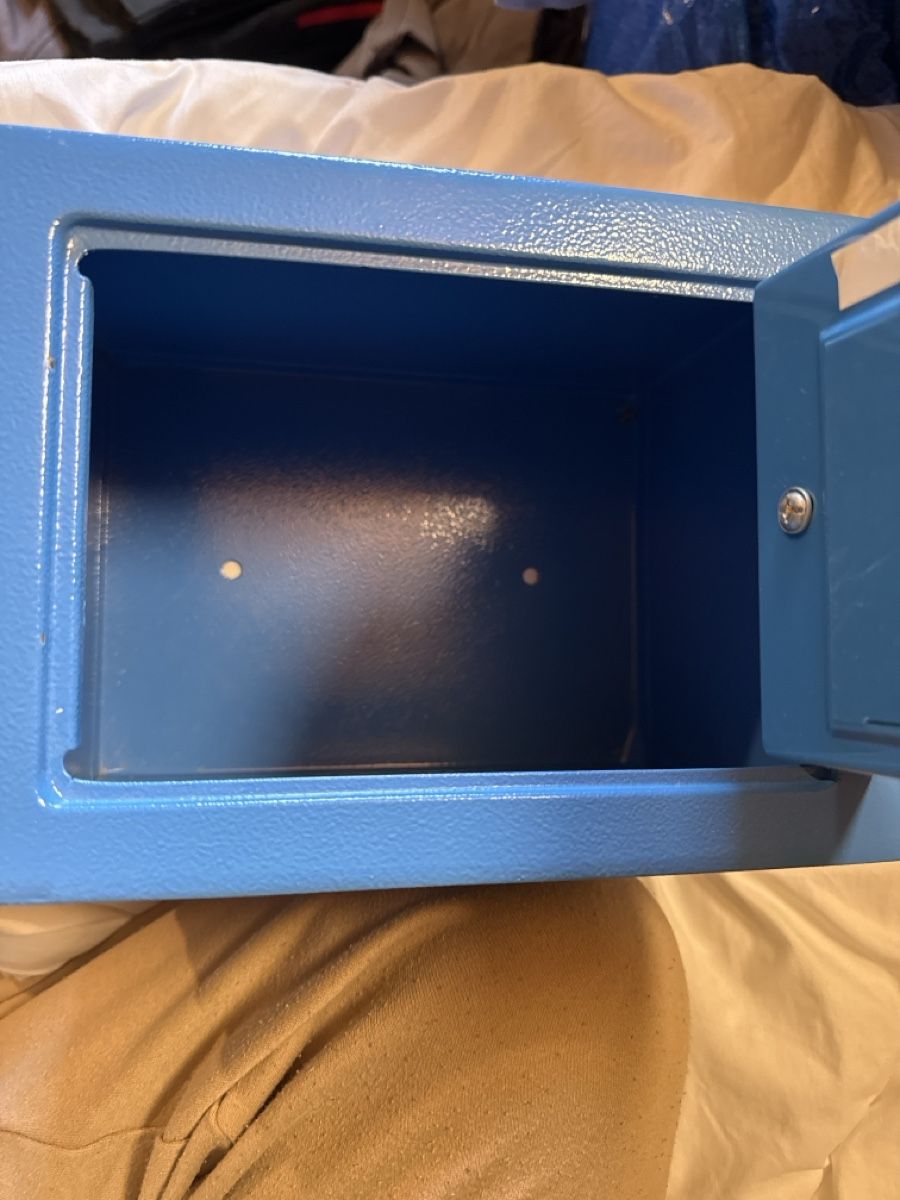 Coffre-fort: Electronic Digital Safe Blue Like New Condition – D'occasion à Naters par vir_8t9z 3