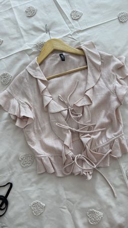 Blouse Divided H&M rose avec volants taille S bon état