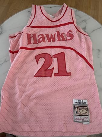 Mitchell & Ness Trikot Hawks 21 Dominique Wilkins Pink M