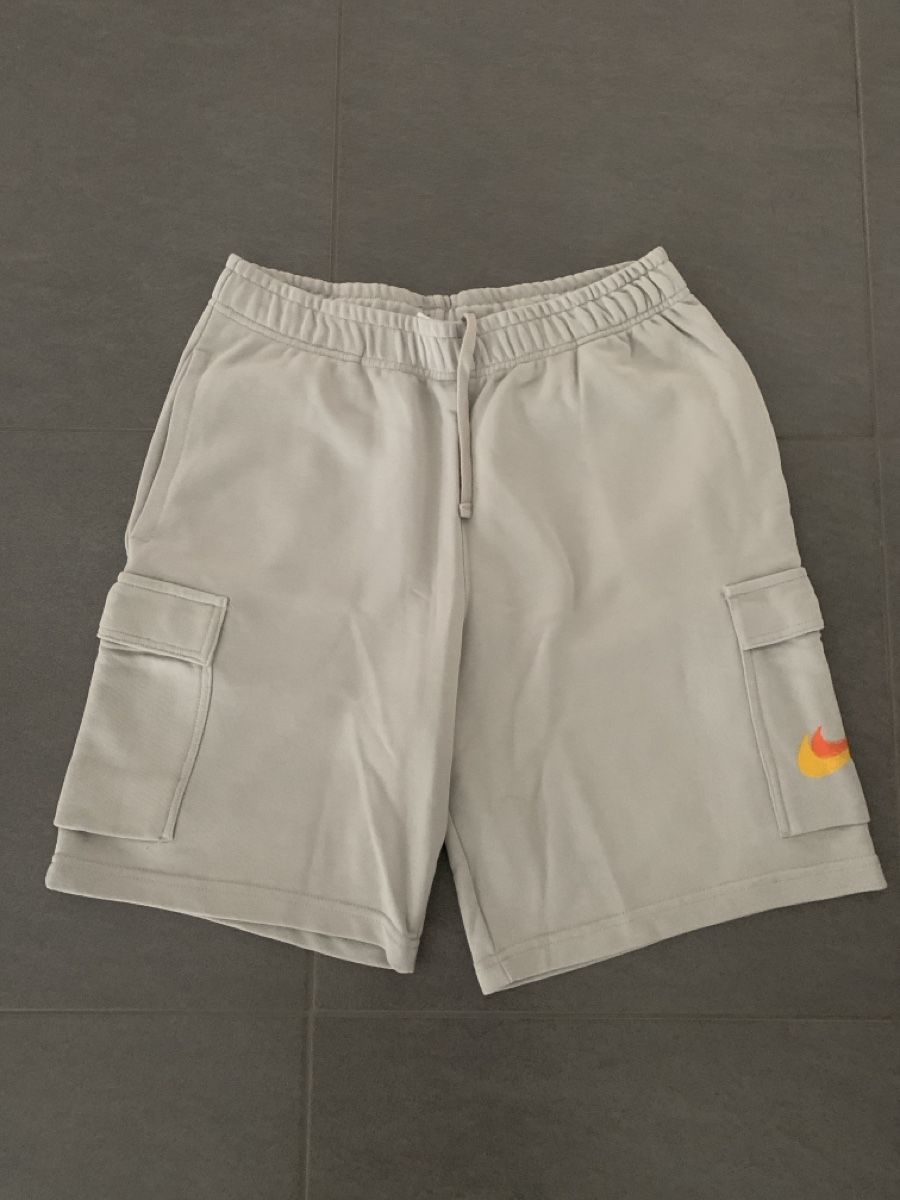 Nike Pantaloni: Short Nike – Usato da Collombey venduto da amina36