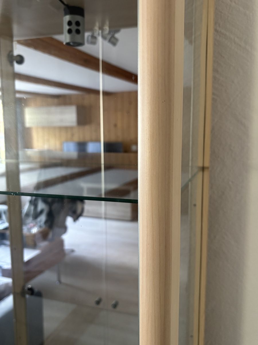 Vetrine: Vitrinenschrank, Glasvitrine, Beleuchtung, Buche hell. – Usato da Bönigen venduto da muehli302 3