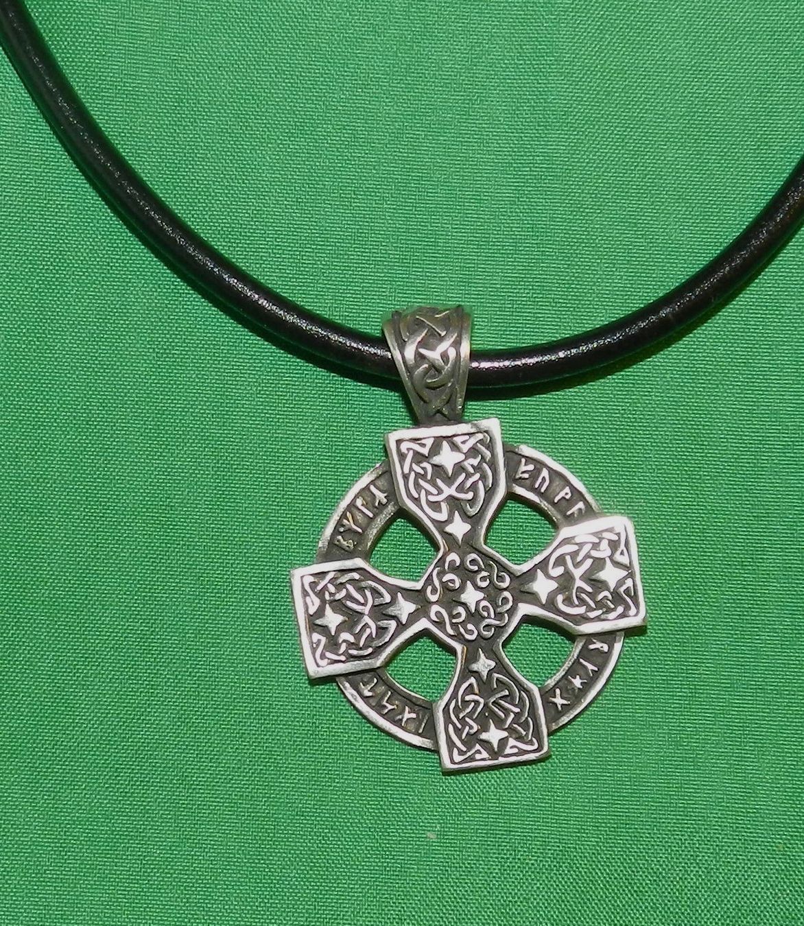 Catenine: Keltisches Kreuz Halskette – Nuovo (secondo la descrizione) da Zürich venduto da hpr_3029
