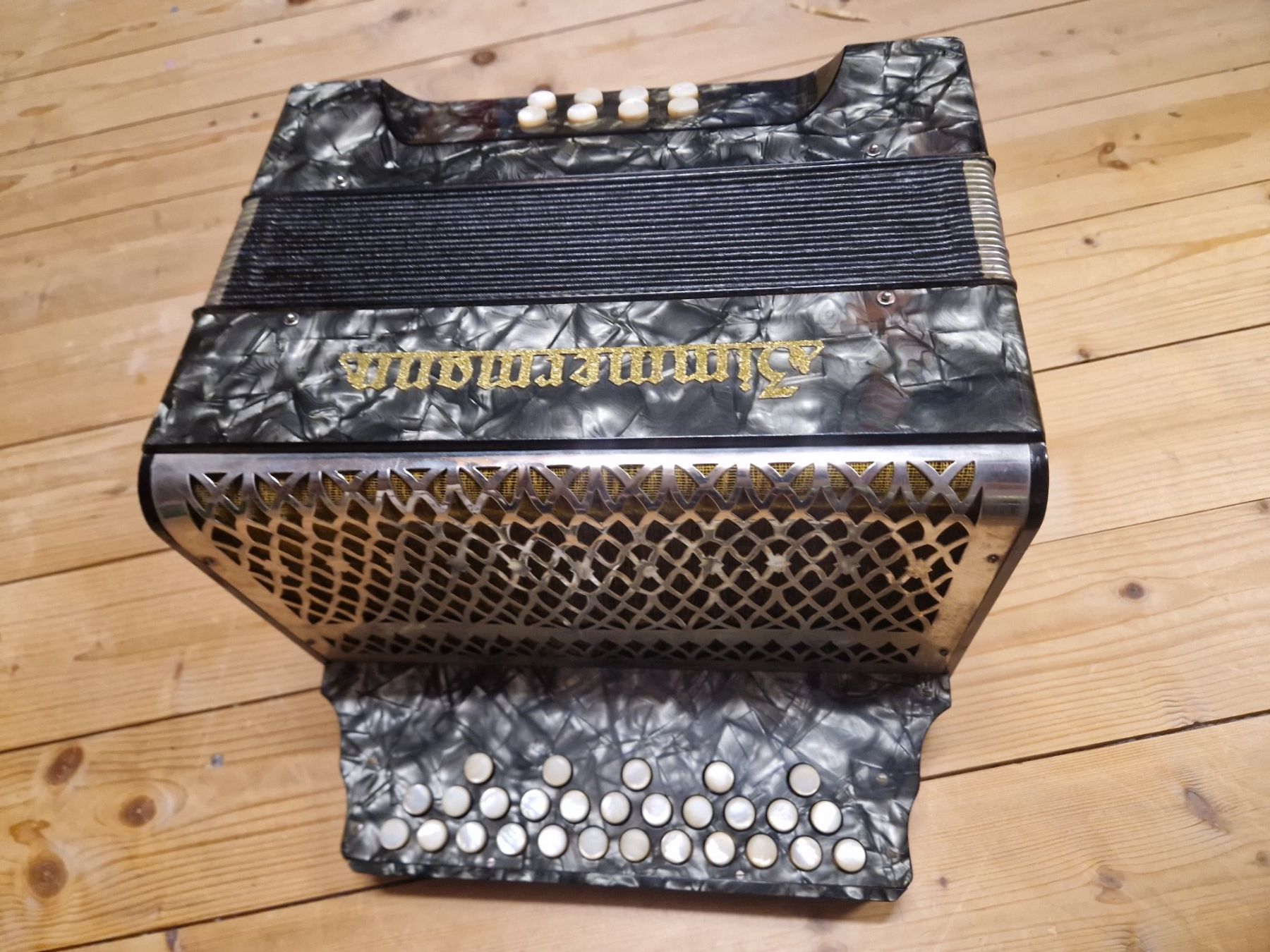 Strumenti musicali: Antike Zimmermann Handorgel, Schwyzerörgeli, Akkordeon – Usato da Wiesendangen venduto da 27viper27 1