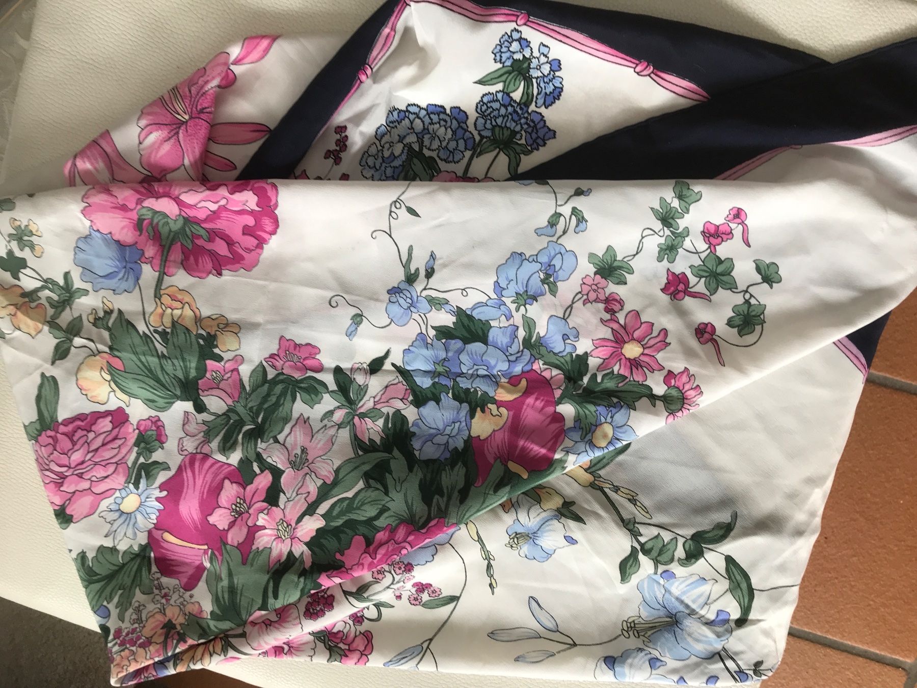Foulard & Sciarpe: XL Seide Foulard  Blumenmuster – Usato da Wettingen venduto da Andres54 3