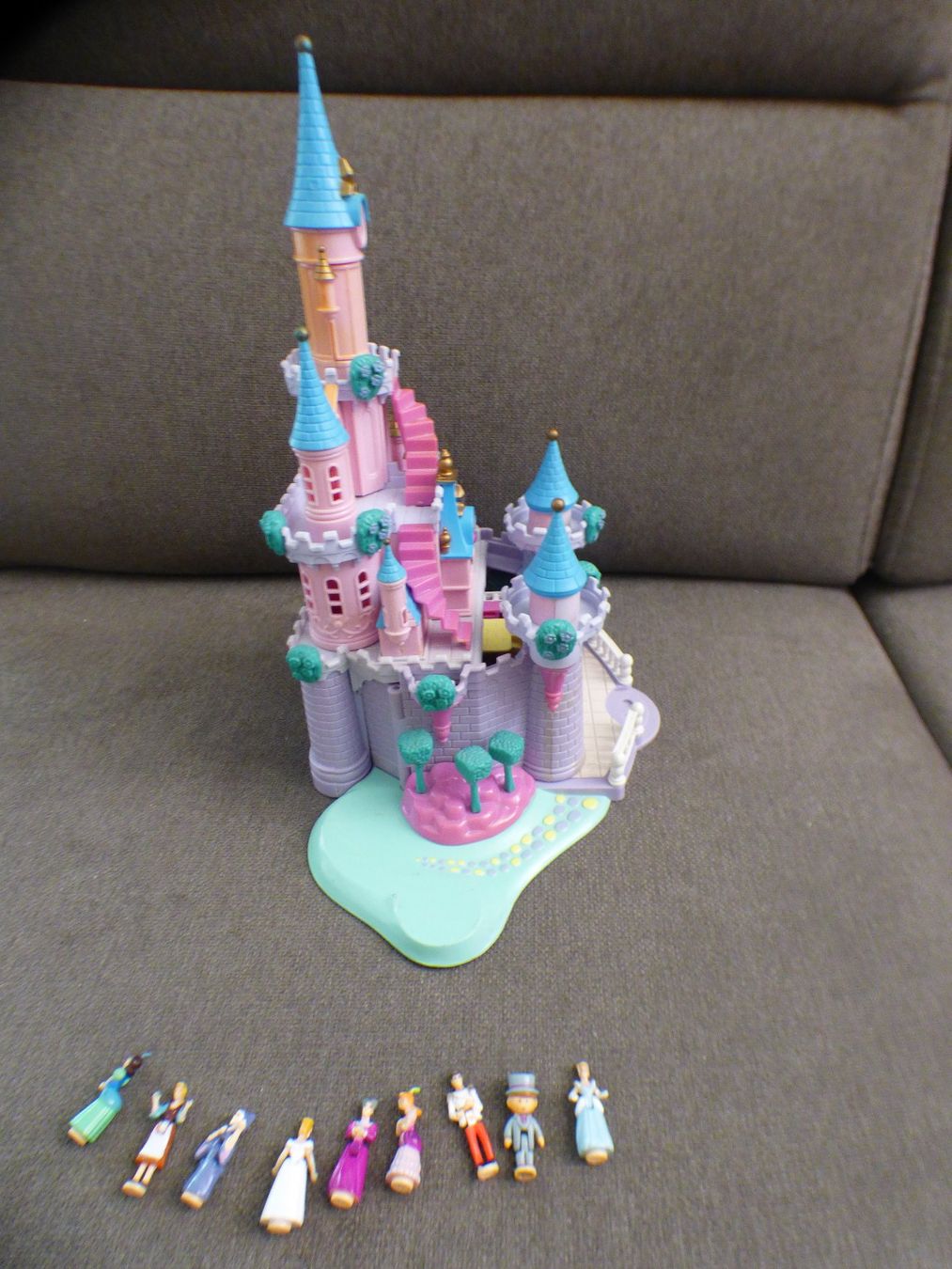 Disney Spielzeuge: Schloss – Gebraucht aus Münchenbuchsee von enzian59 5