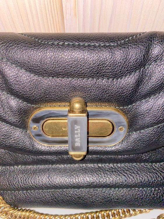 Bally Taschen für Damen: Schicke schwarze Ledertasche mit goldener Kette – Neu (gemäss Beschreibung) aus Rothrist von lil_tg5m 3
