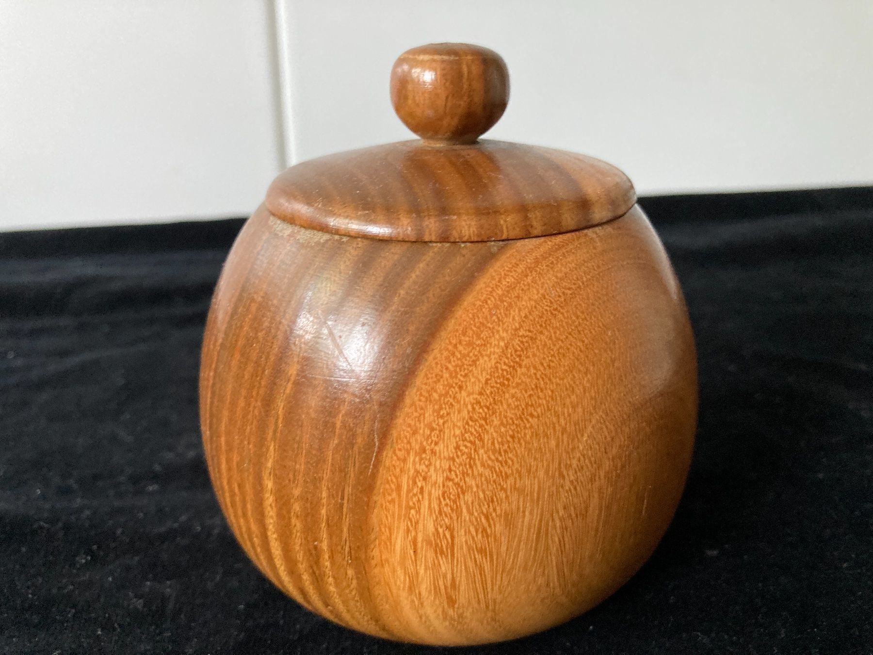 Sucriers: Schöne Holz-Dose mit Deckel. – D'occasion à Zürich par Chaeffeler