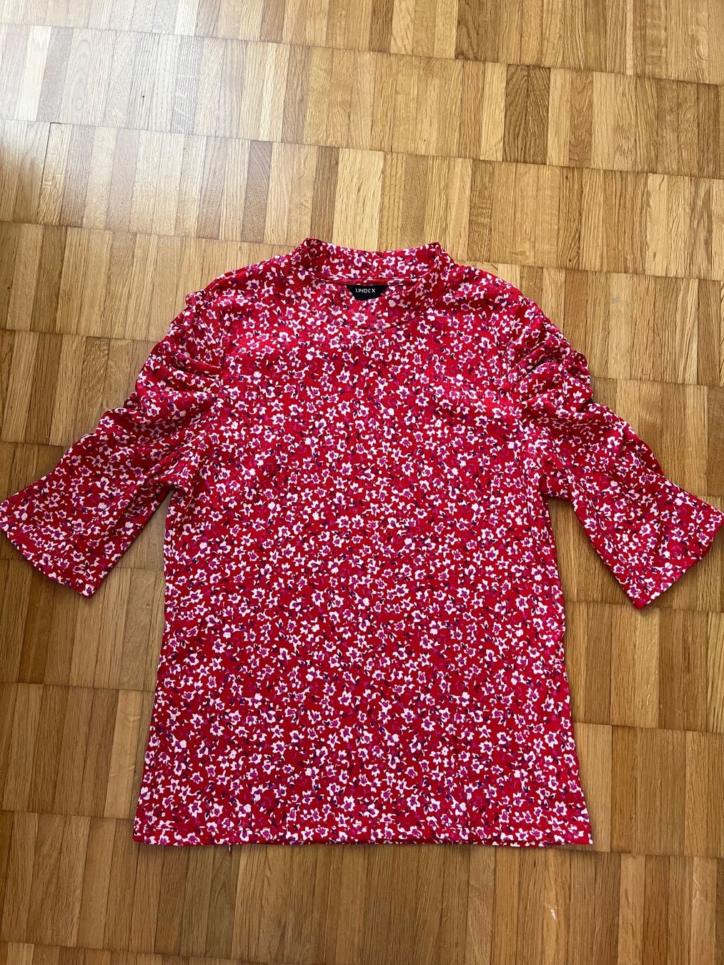 Blusen: LINDEX Rote Bluse, Blumenmuster, 3/4 Arm, Gr. S – Neu (gemäss Beschreibung) aus Jona von Good_luck1_