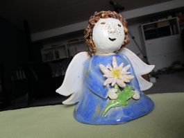 Süsser Keramik Engel mit Edelweiss