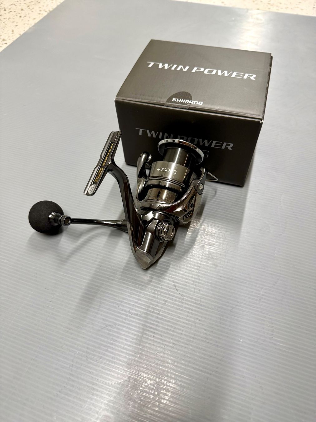 Shimano Tamburi & Mulinelli: Shimano Twin Power 4000PG-FE – Nuovo e nell'imballaggio originale da Trimbach venduto da duri.. 3
