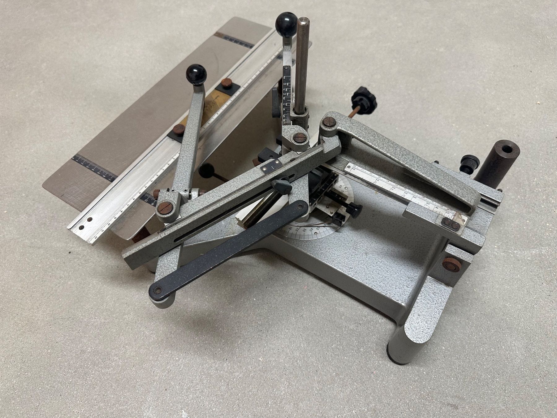 Tutte le macchine: Gravograph IM3 99742 Graviermaschine mit 4 Schriftsätzen – Usato da St. Gallen venduto da ungani 1