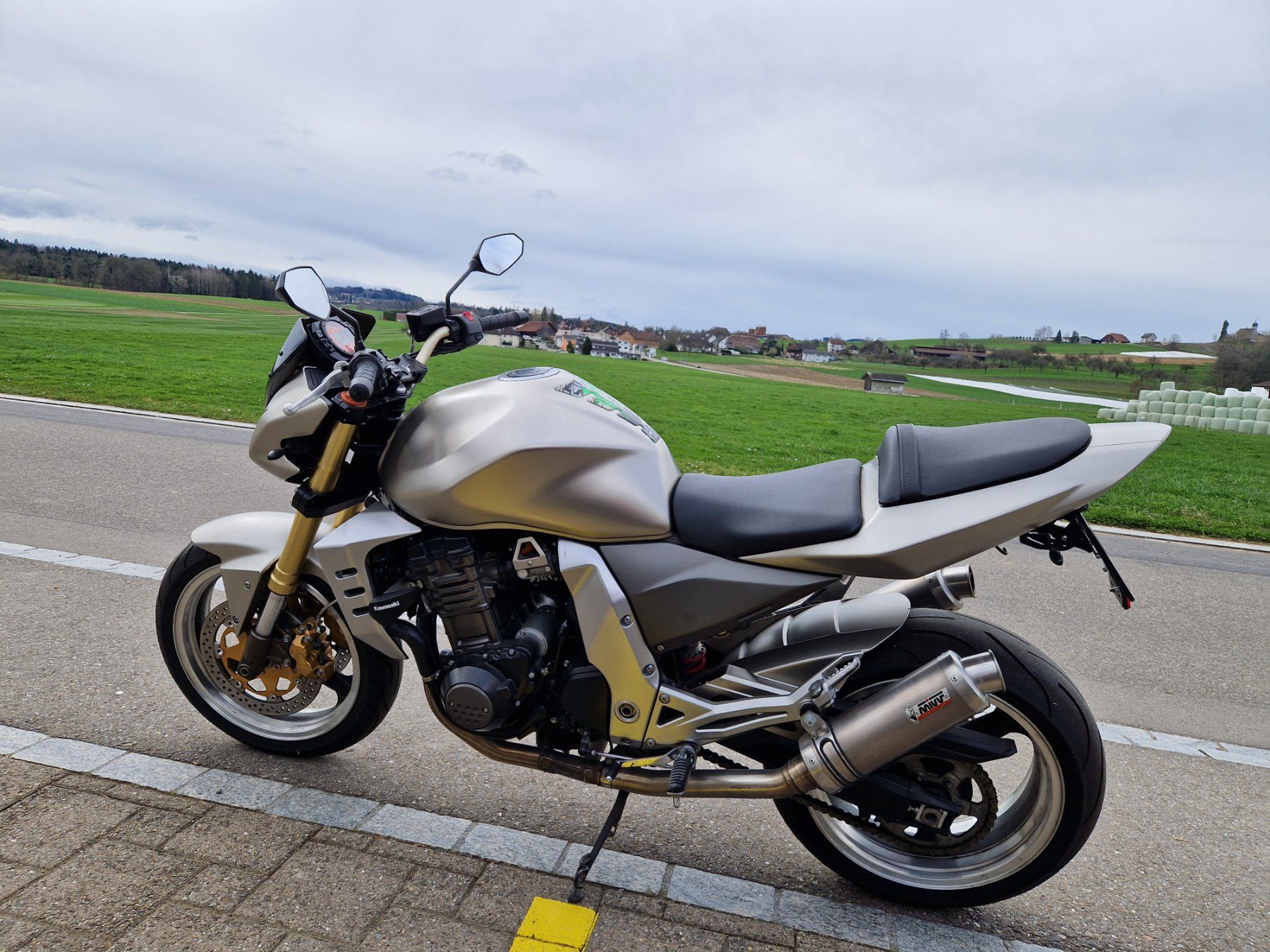 Kawasaki Strada: KAWASAKI Z1000 – Usato da Nesslau venduto da DerSchreinerMeister 1