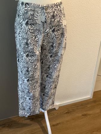 Damenhose weiss mit Muster von Multiblu Gr.40