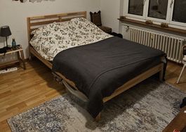 Doppelbett aus Holz hellbraun gebrauchter Zustand
