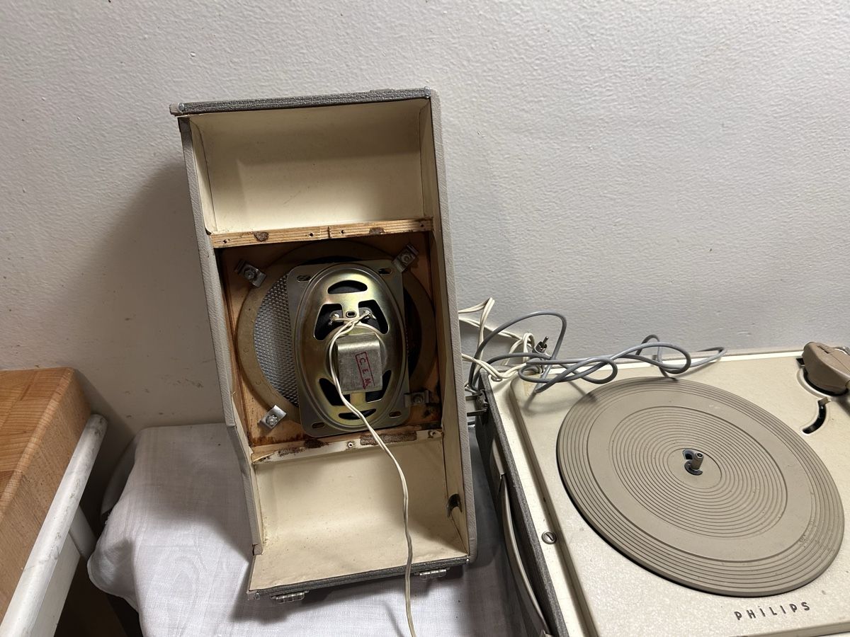 Philips Plattenspieler: Tourne-disque valise Philips vintage défectueux  – Defekt aus Geneve von  6