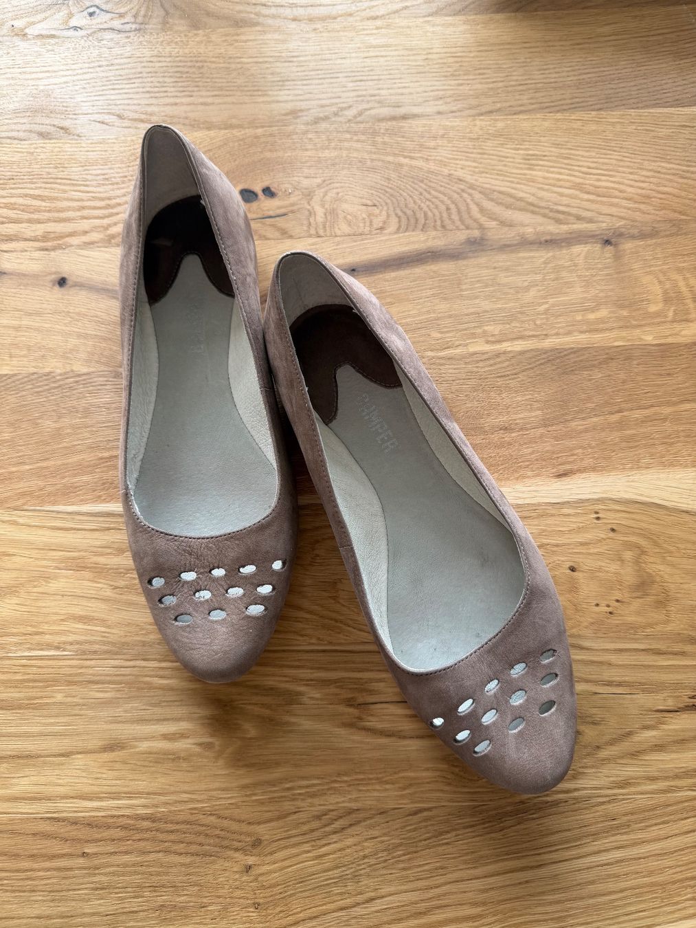 Camper Damenschuhe: CAMPER sandfarbene Ballerinas mit Cutouts Gr. 36 – Gebraucht aus Wetzikon ZH von dor_rmq2 1