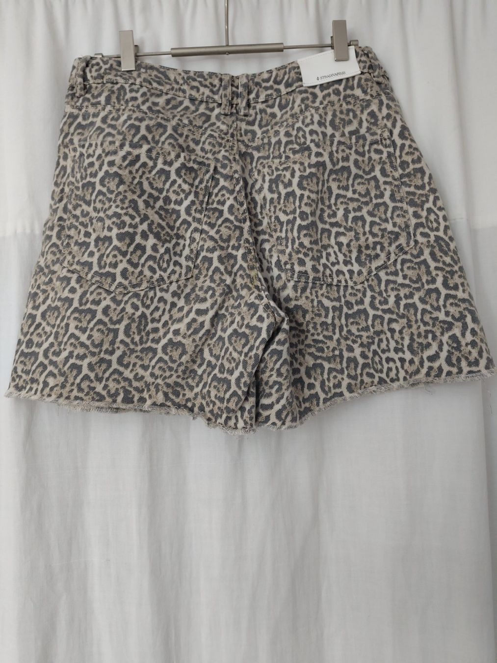 Stradivarius Hosen: Short léopard Stradivarius – Neu (gemäss Beschreibung) aus Biel/Bienne von Creager 1