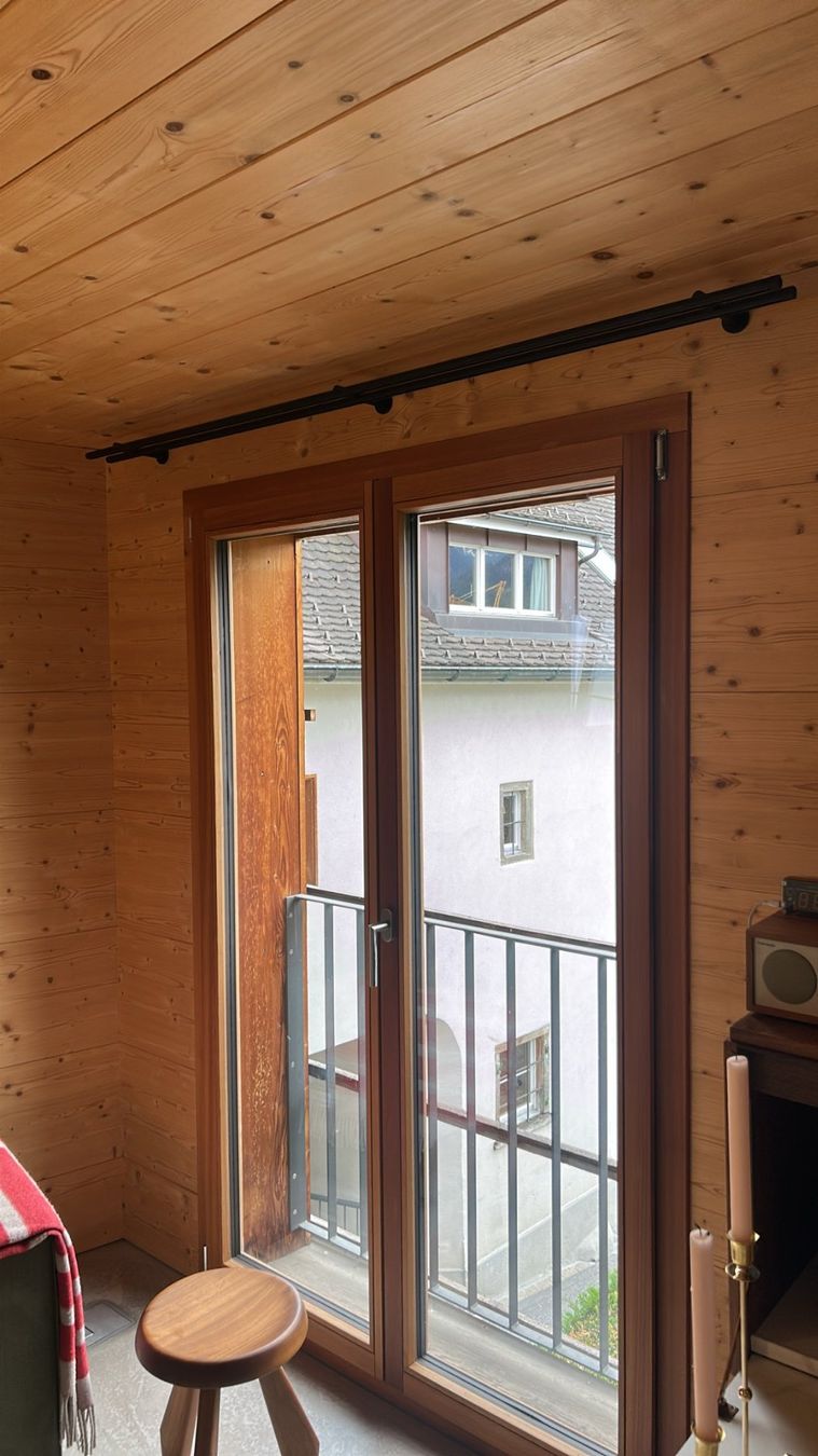 Sonstiges für das Badezimmer: Zwei Gardinenstangen in schwarz – Gebraucht aus Meilen von fel_5dps