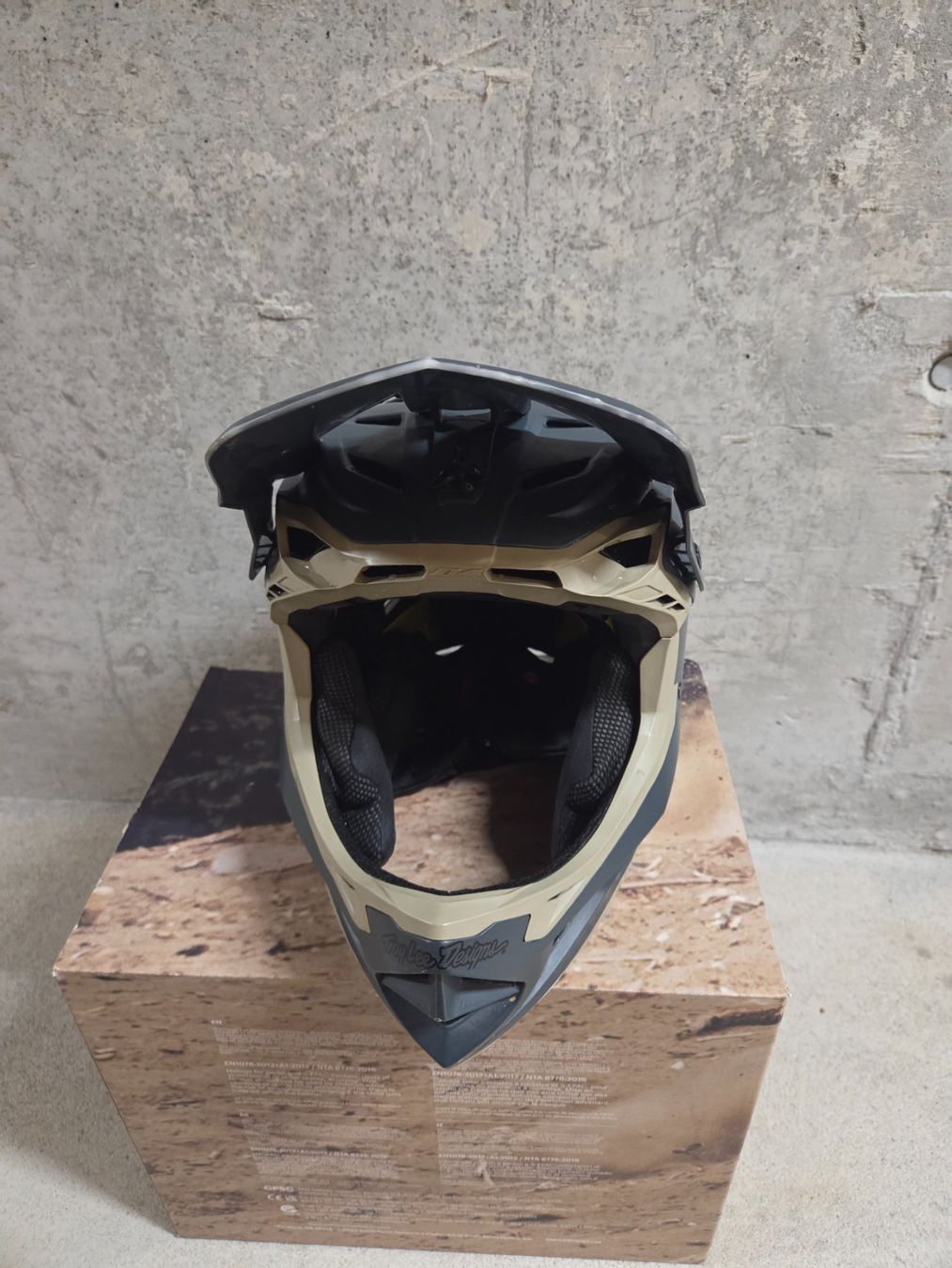 Troy Lee Caschi: Troy Lee Designs D4 Mips – Usato da Bern venduto da Freeride001