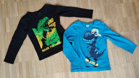 2 coole Dinosaurier Pullover  (Gr. 104)