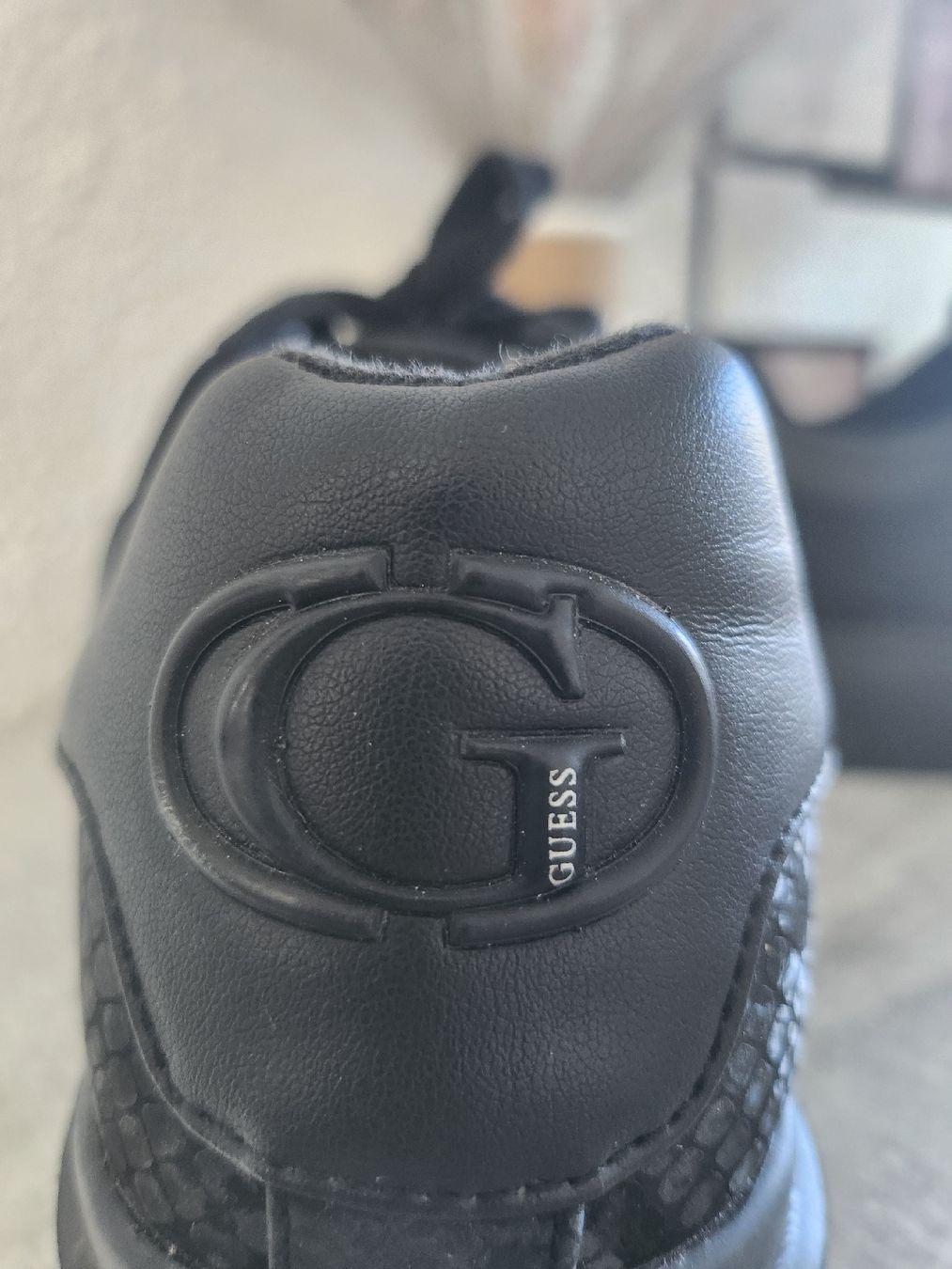 Guess Scarpe da donna: Baskets femme – Usato da Tramelan venduto da Andreia25 2