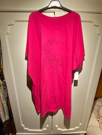 DAMENKLEID IN PINK