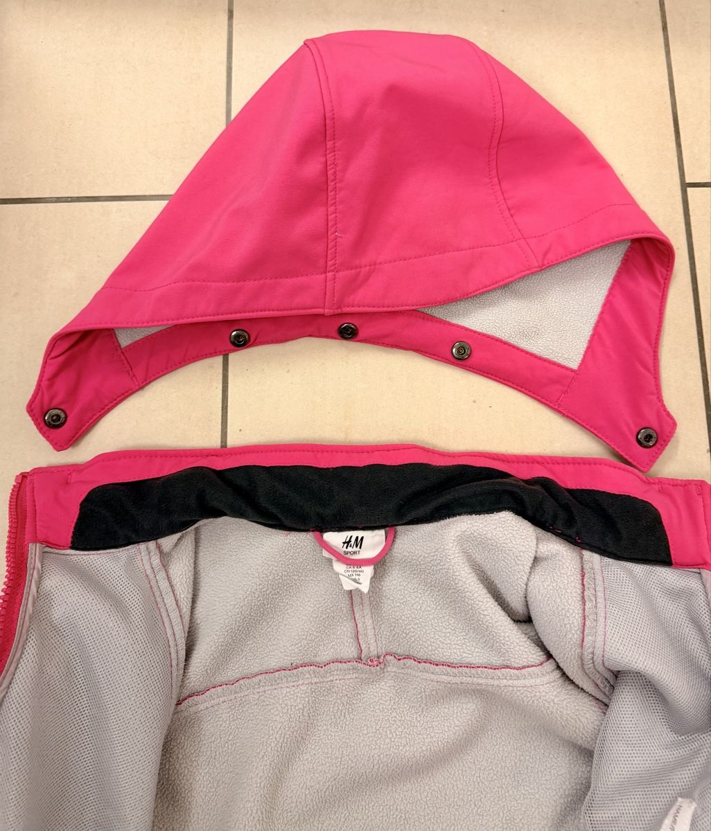 H&M Giacche & Cappotti: Softshelljacke pink Gr. 116 – Usato da Kaiseraugst venduto da Jacques27 2