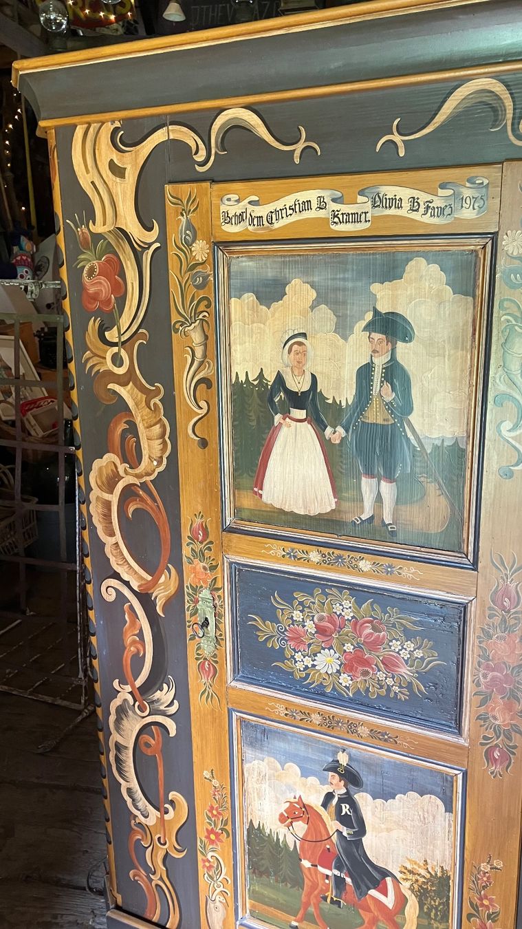 Schränke: Armoire peinte mariage bemalter Schrank rustique rustikal – Gebraucht aus St-Cierges von LeRegain