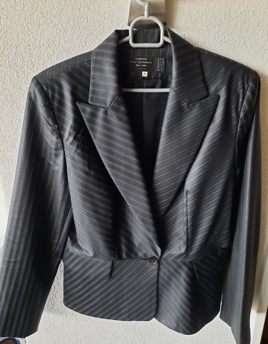 Vestes: schwarzer Blazer mit feinen Streifen – Neuf (Voir description) à Flaach par ker_6ml7 4