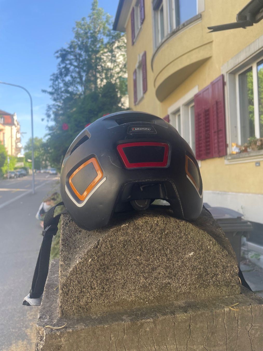 Helme: Fahrradhelm mit integriertem Licht – Gebraucht aus Zürich von dakel19 1