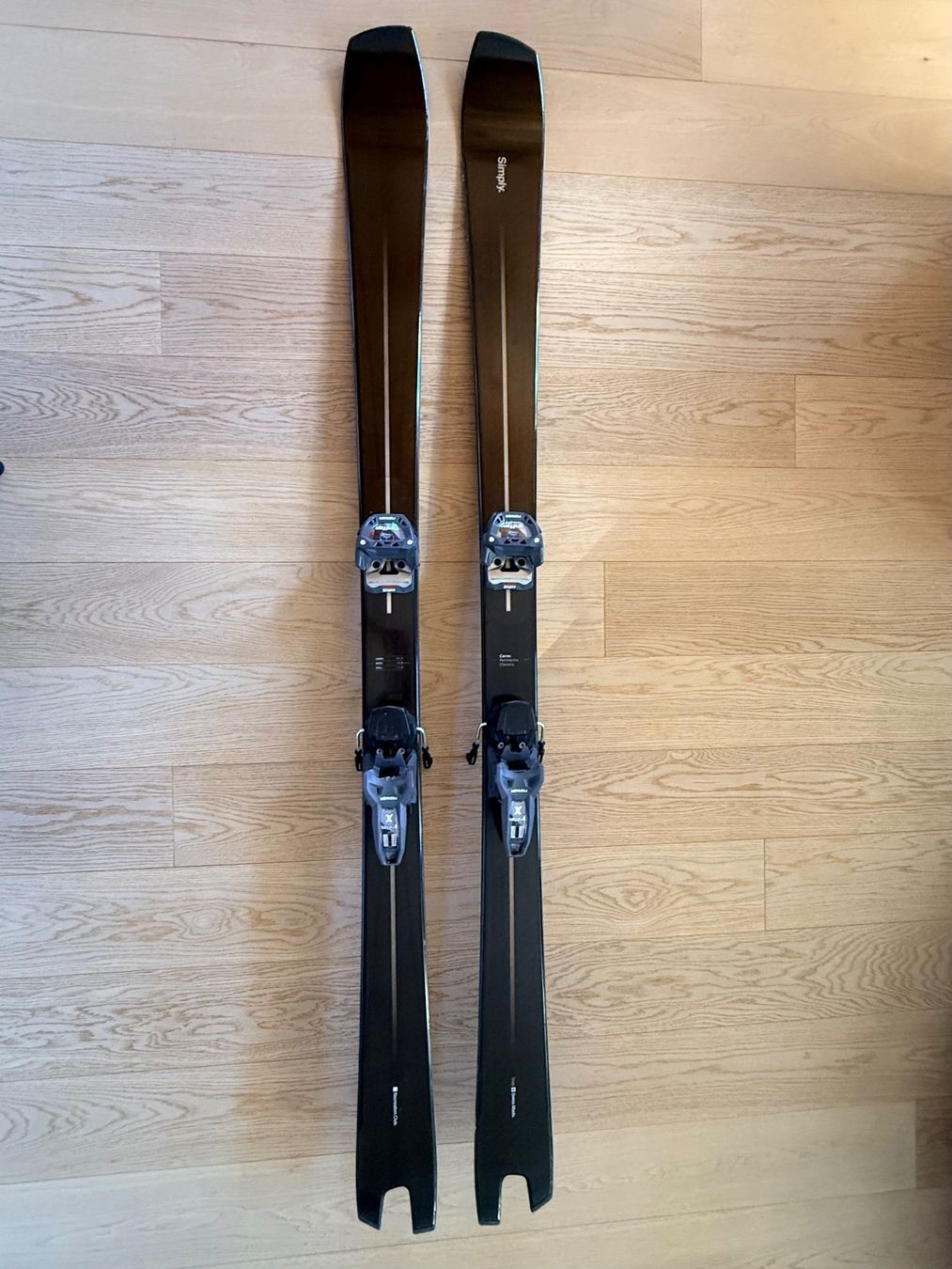 Sci: Skis SIMPLY Carver – Usato da St-Légier-Chiésaz venduto da Saphil