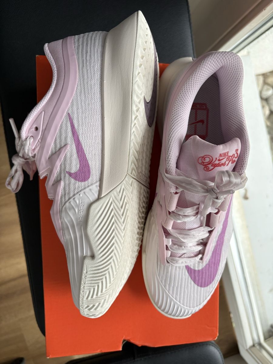 Damenschuhe: Nike Tennis oder Padel Schuhe 38.5 – Neu und originalverpackt aus Ebmatingen von Ppa_2sft 2