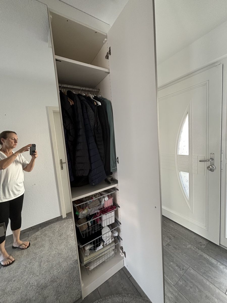 Livique Porte manteau: Schrank mit Spiegeltüren – D'occasion à Wallisellen par Parky63 1