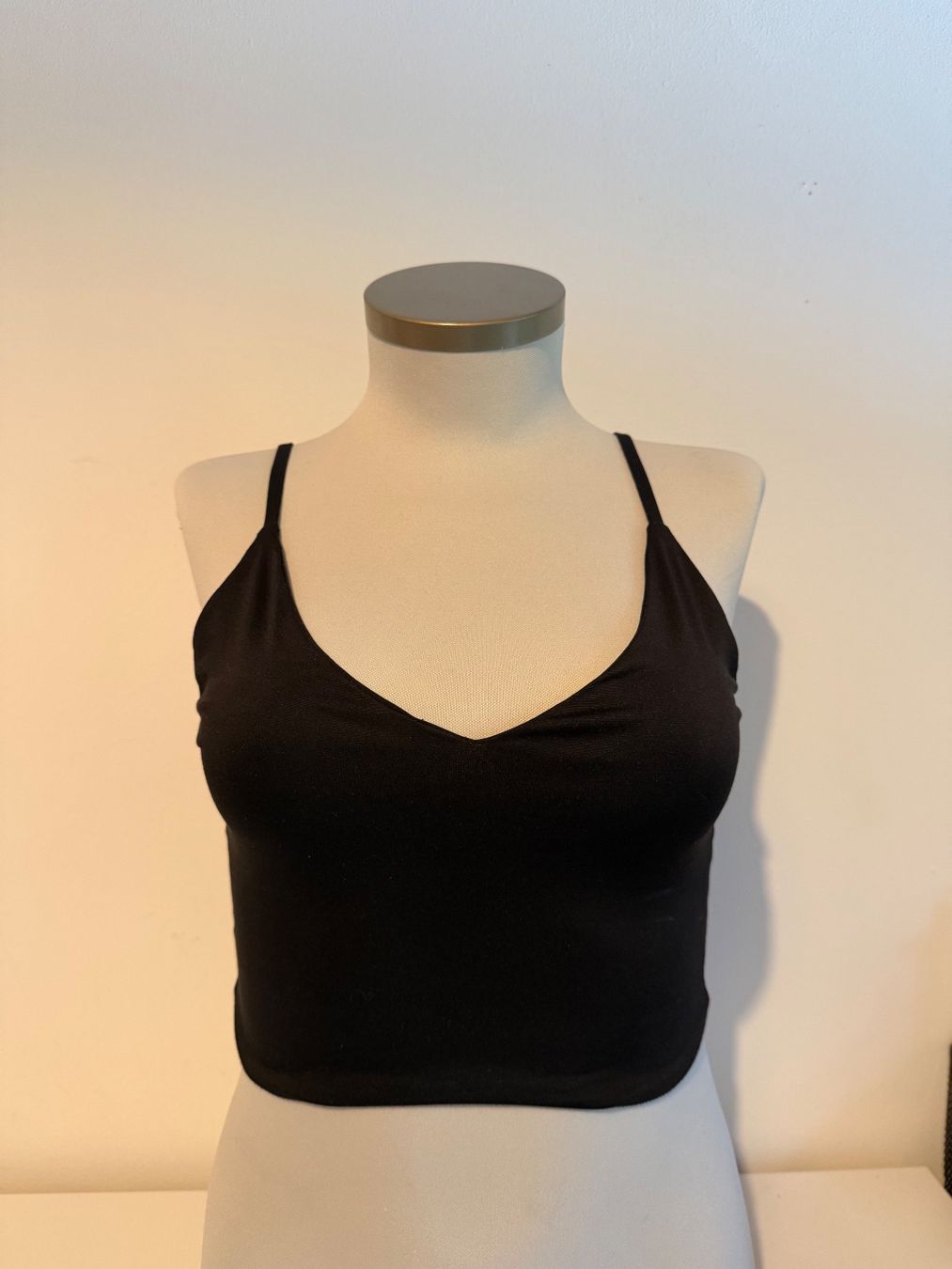 Top: CROP TOP NOIR – Usato da Cheseaux-Noréaz venduto da ath_cq52