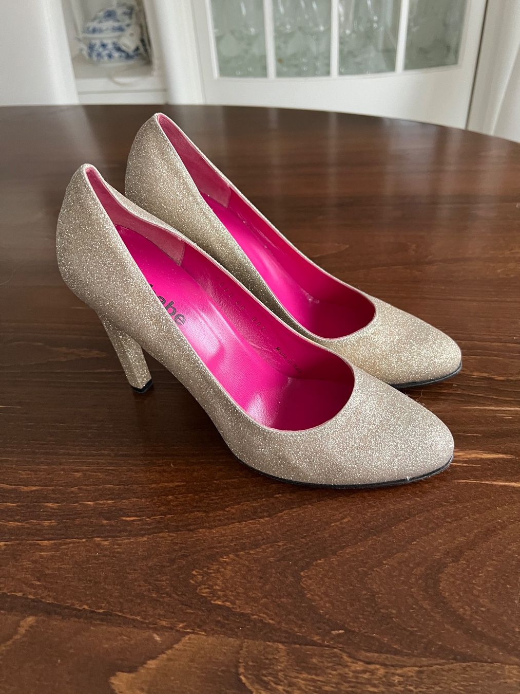Scarpe da donna: Le BABE - Goldige Pumps Gr. 40 – Usato da Ebmatingen venduto da Mistelu