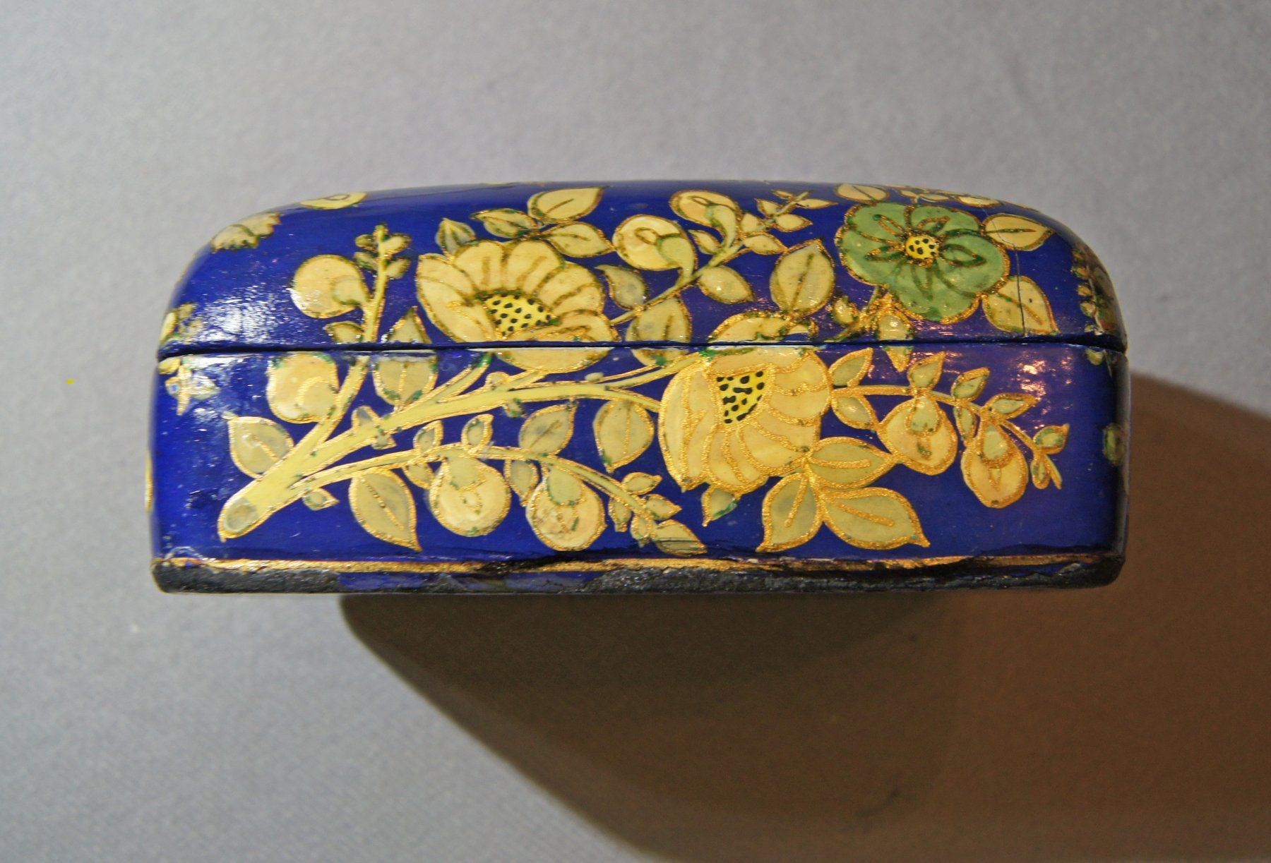 Tutte le decorazioni: Papier-Mâché-Dose dunkelblau mit Blumenmuster – Usato da Geroldswil venduto da ARTEFACTO 2