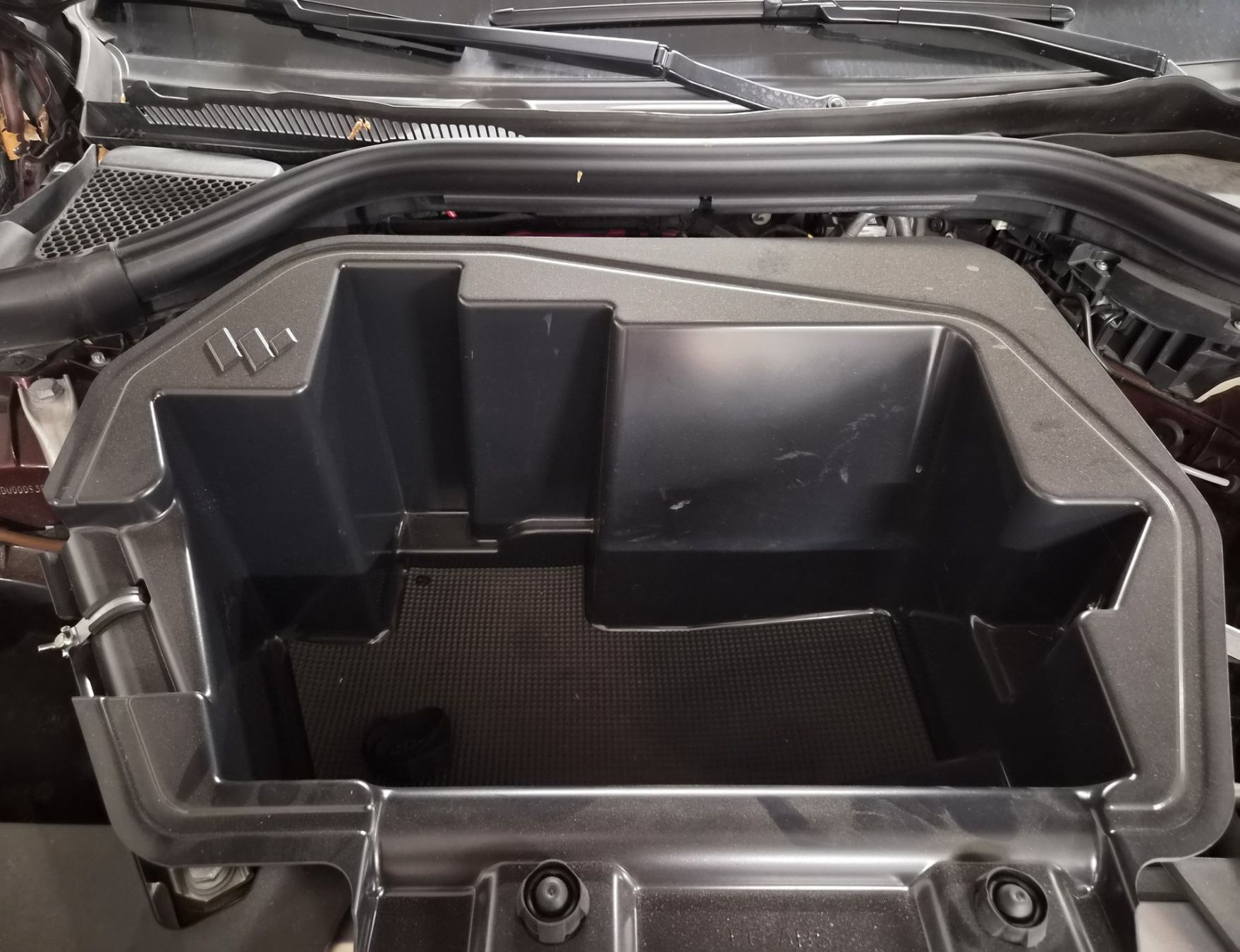 BMW Accessori per altri veicoli: Frunk für BMW iX3 – Usato da Derendingen venduto da Wini8 1