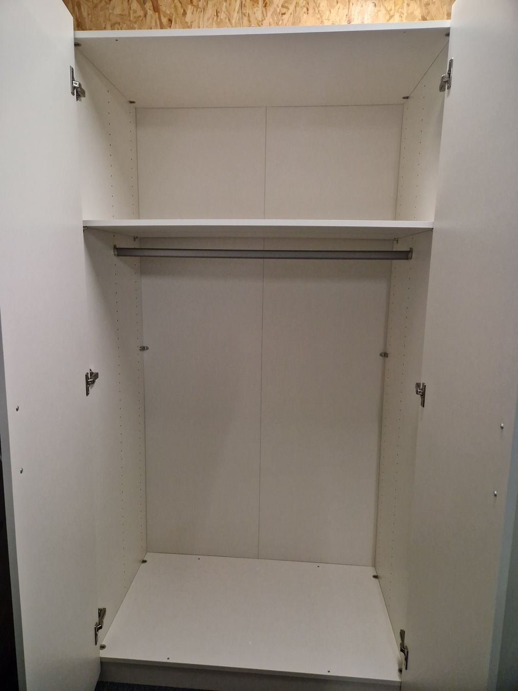 Armoires: Kleiderschrank, wie neu – D'occasion à Cham par Dave63 1