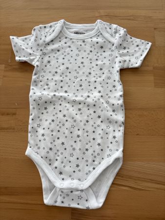 Kurzarmbody 🌟 Gr. 62/68 - Sterne - Top Zustand - Sommer