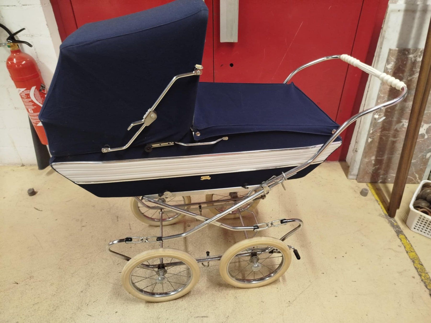 Kinderwagen: Poussette vintage – Gebraucht aus La Chaux-de-Fonds von Emmaus2300CDF