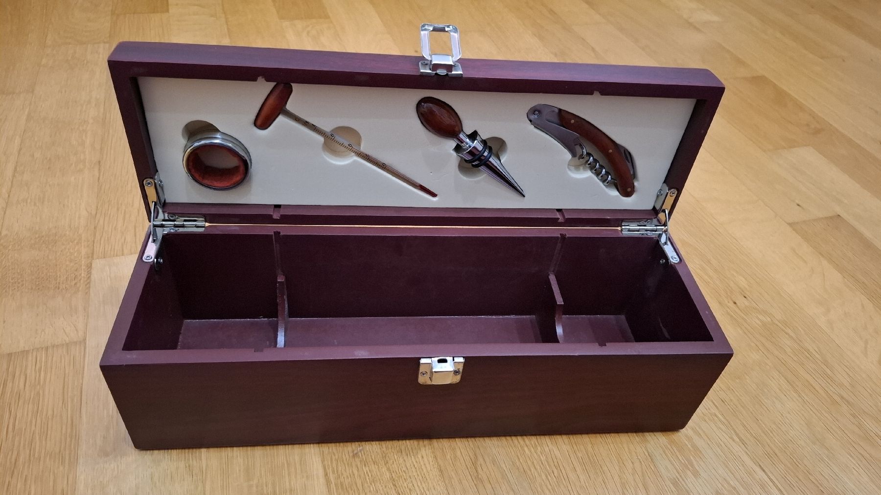 Sonstiges: Weingeschenkbox – Gebraucht aus Gossau SG von eve_fx8x
