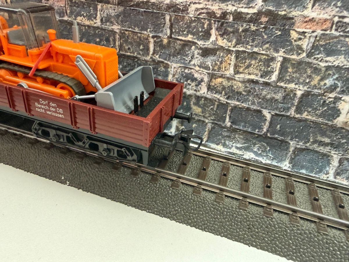 Märklin Modellini di ferrovie: Märklin H0 4474 Schwerlastwagen mit Trax – Usato da Altdorf UR venduto da modellbau-widmer 3