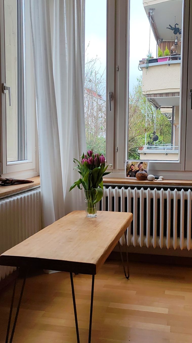 Tische: Holztisch, massive Eiche an einem Stück mit Hairpin Legs – Gebraucht aus Zürich von sofielahanna