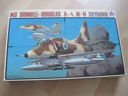 MC Donnel Douglas A  - 4 M-N Skyhawk ESCI 1981  Bausatz 1/48
