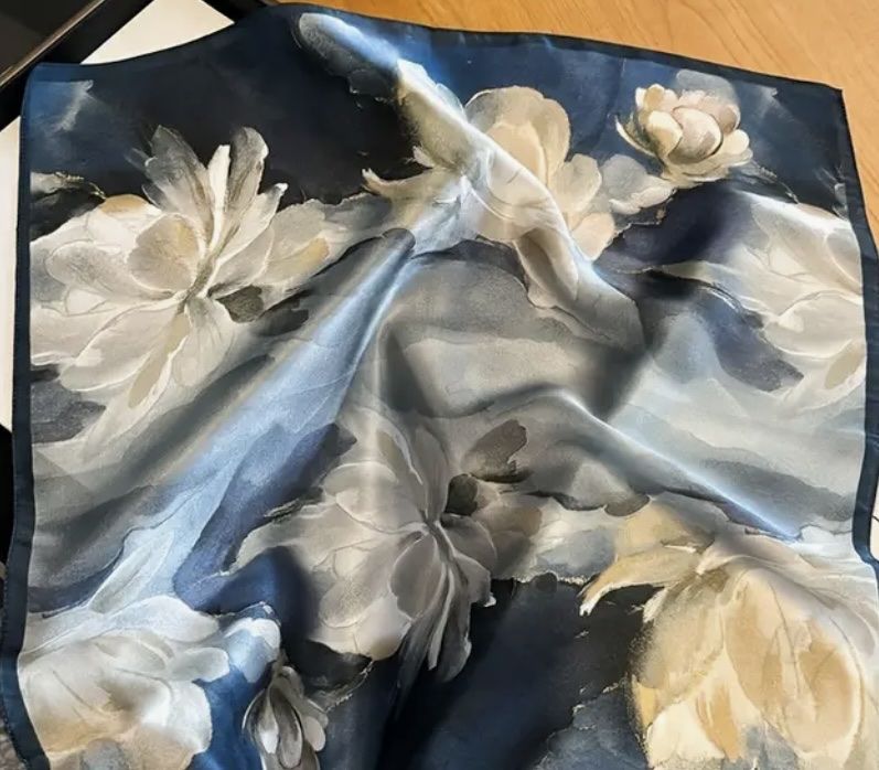 Foulard & Sciarpe: Silk scarf – Nuovo e nell'imballaggio originale da Rapperswil SG venduto da Gemstonebyyo